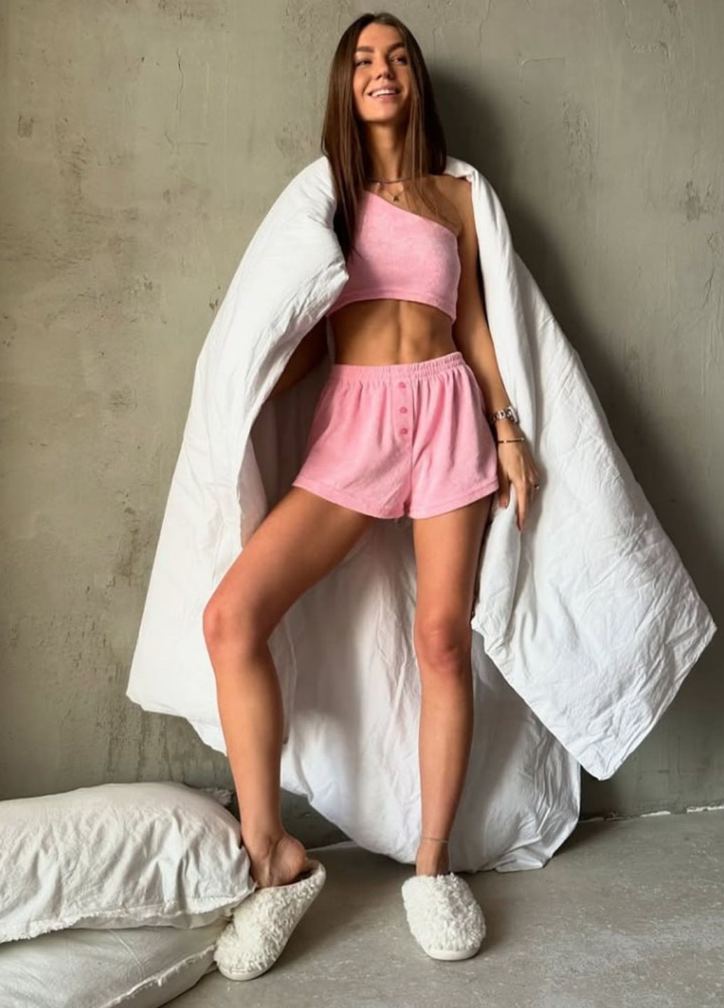Розовая всесезон домашний комплект-пижама четверка: топ через плечо + укороченная футболка + шорты + брюки Україна