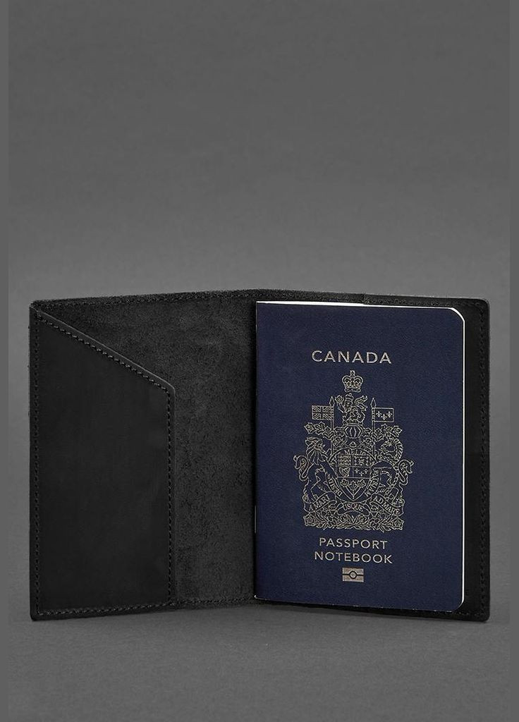 Кожаный переплет для паспорта с канадским гербом черный Crazy Horse (A-027227) BlankNote (329186846)