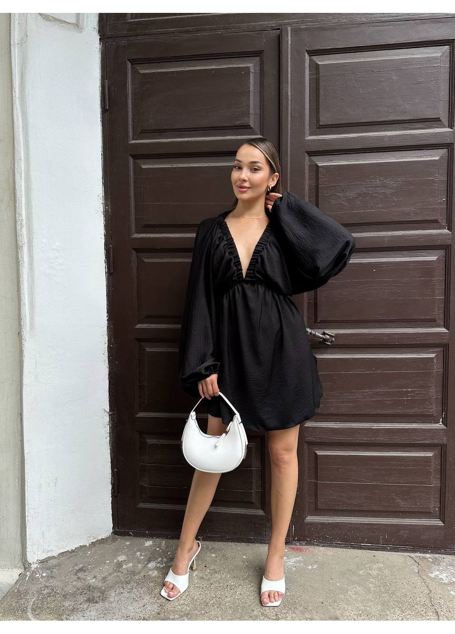 Чорна кежуал жіноча міні-сукня з глибоким вирізом Україна однотонна