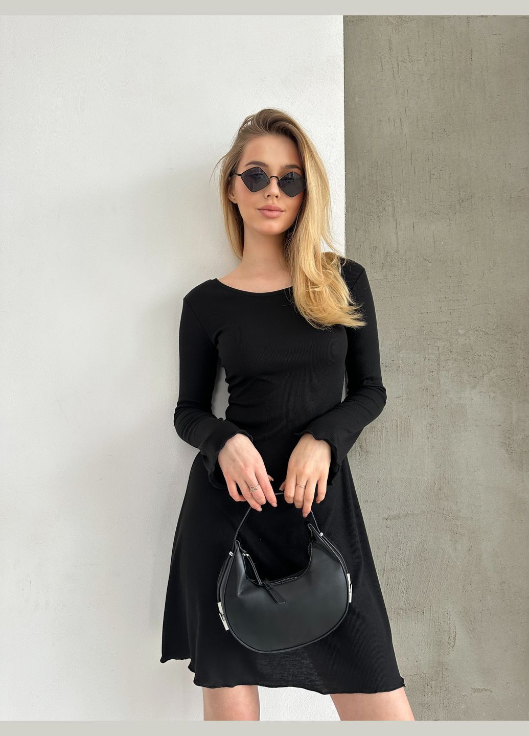 Черное кэжуал платье с открытой спиной с открытой спиной No Brand однотонное