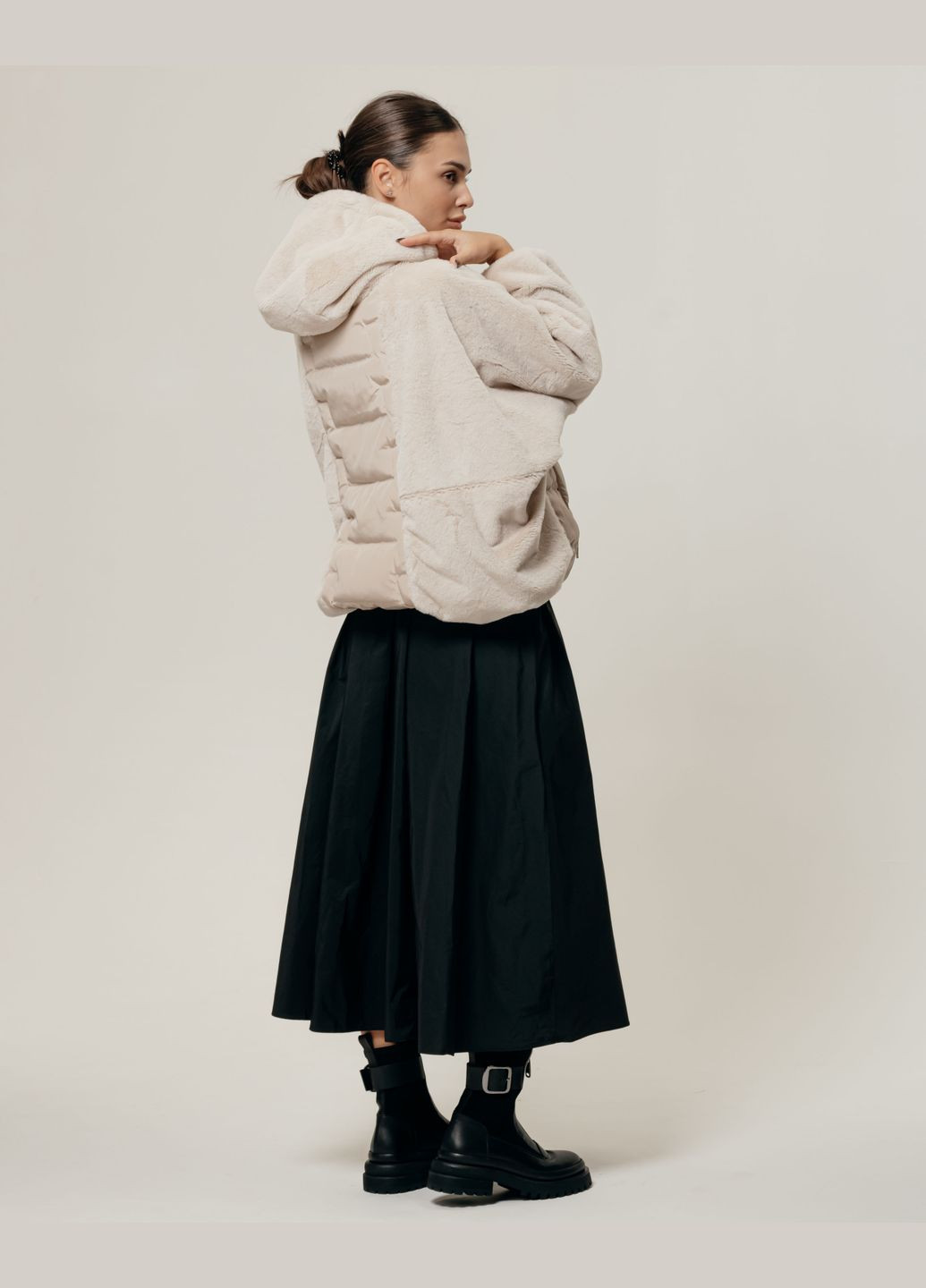 Бежевая демисезонная куртка женская с мехом Icon