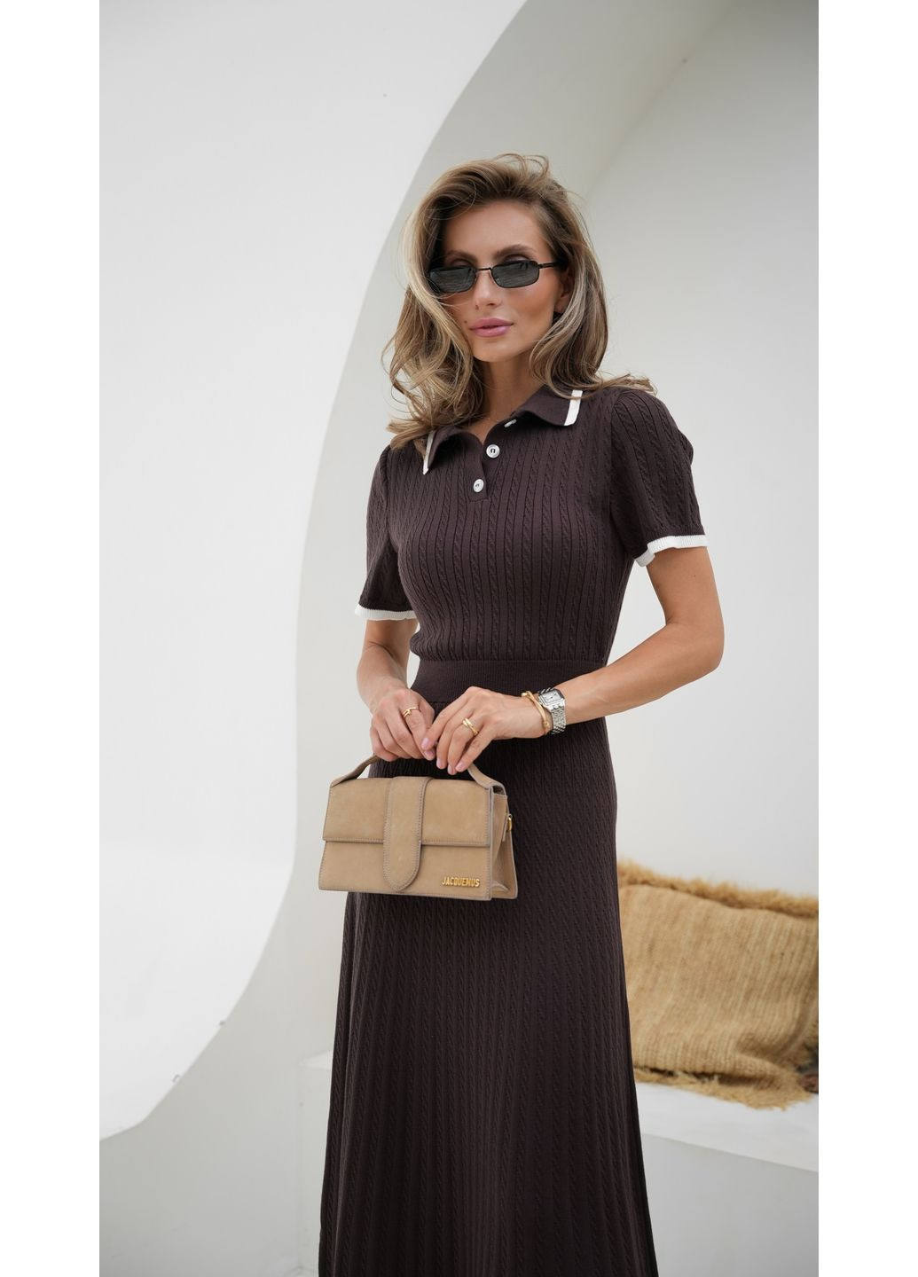 Коричнева кежуал сукня в'язана Larionoff однотонна