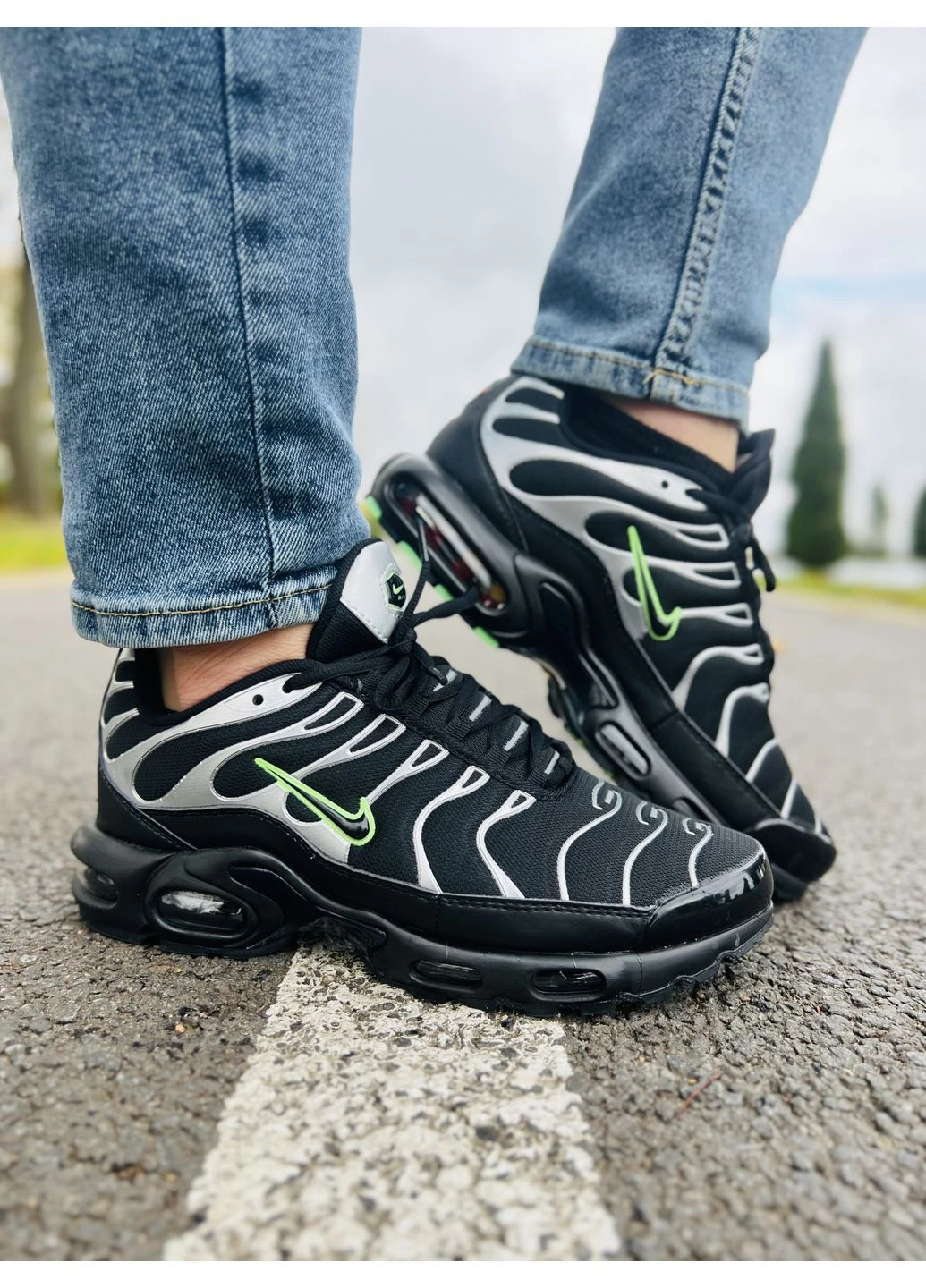 Черные летние кроссовки nike air max plus tn black silver green найк аир макс тн плюс No Brand
