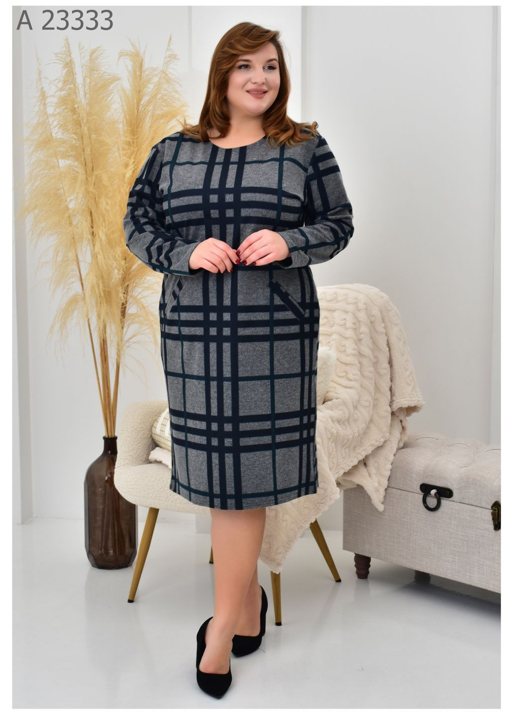 Сіра сукня жіноча великого розміру SK в клітинку