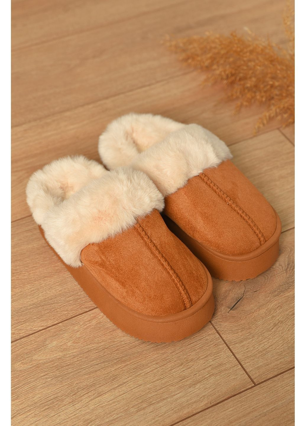 Домашні капці жіночі на хутрі коричневого кольору Let's Shop (362082642)