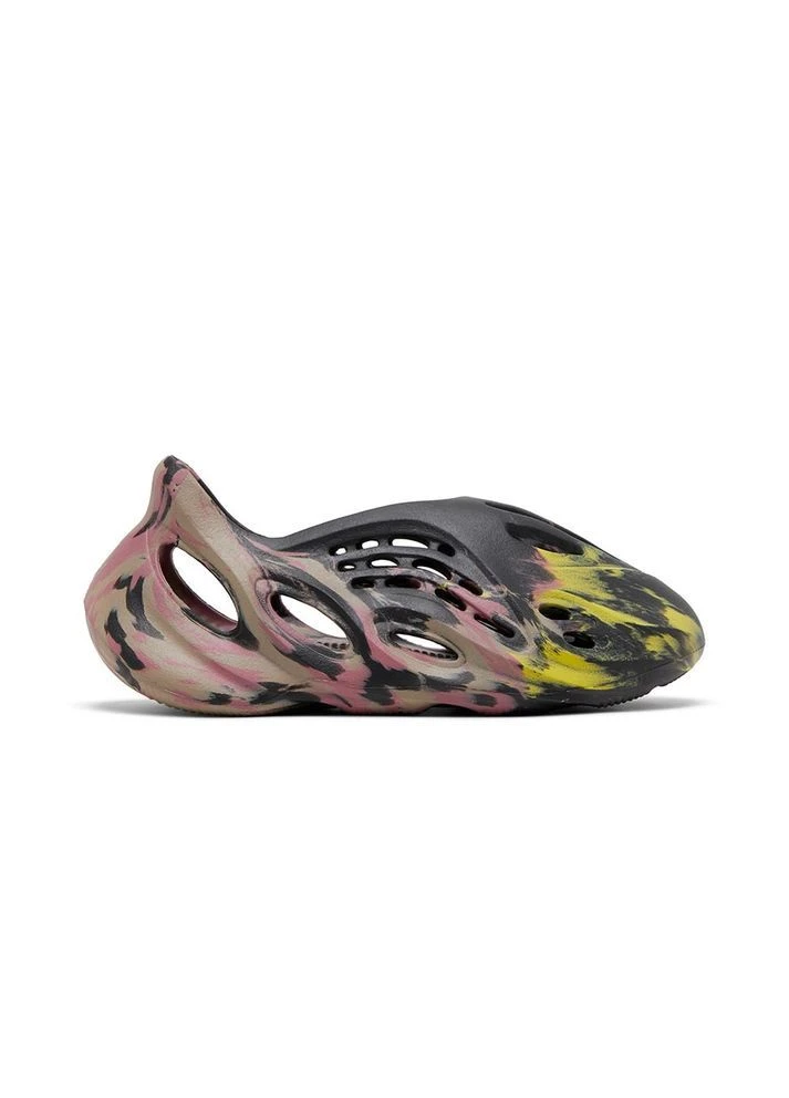 Серые шлепанцы yeezy foam i adidas