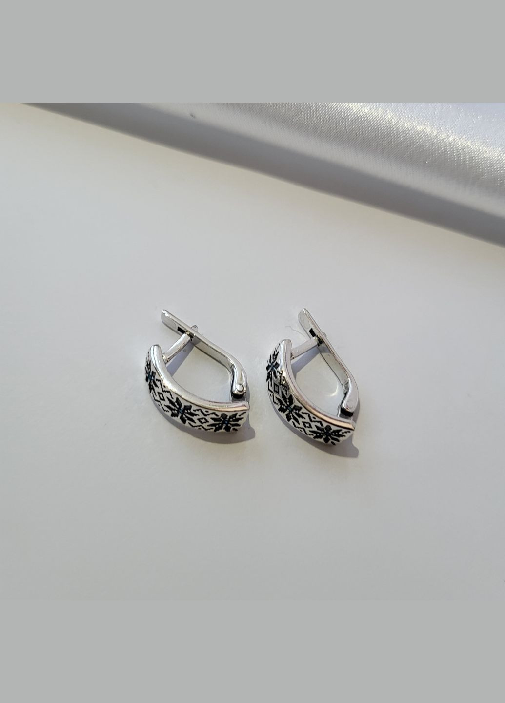 Срібні сережки Вишиванка із Блакитним камінням чорнене срібло 925 проби 5016ч 3.80г No Brand (306743430)