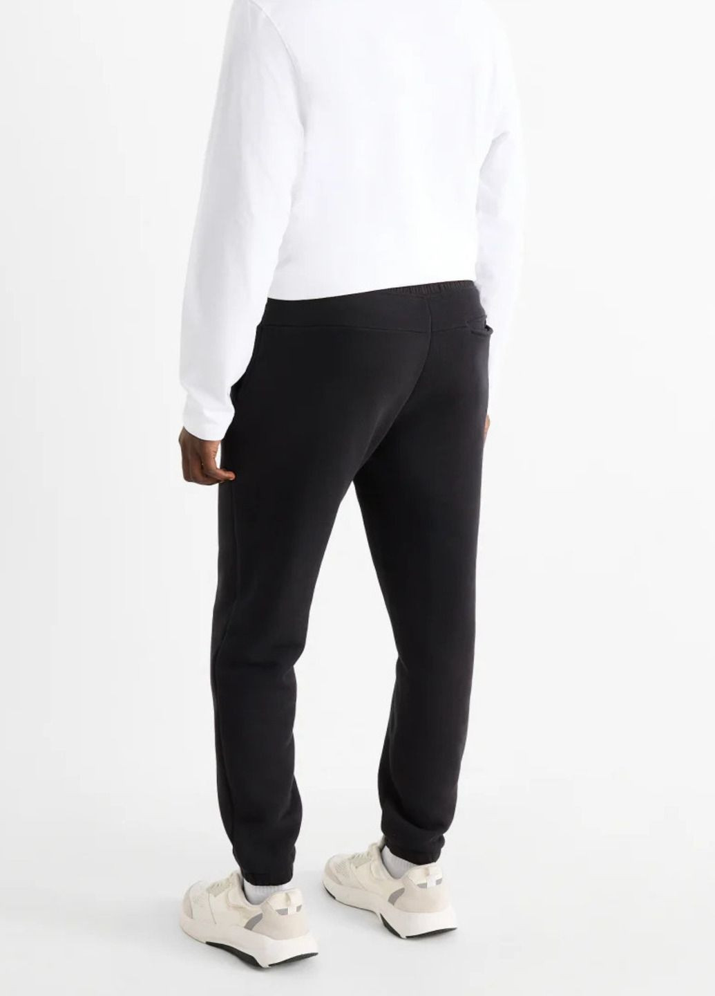 Черные спортивные демисезонные брюки C&A