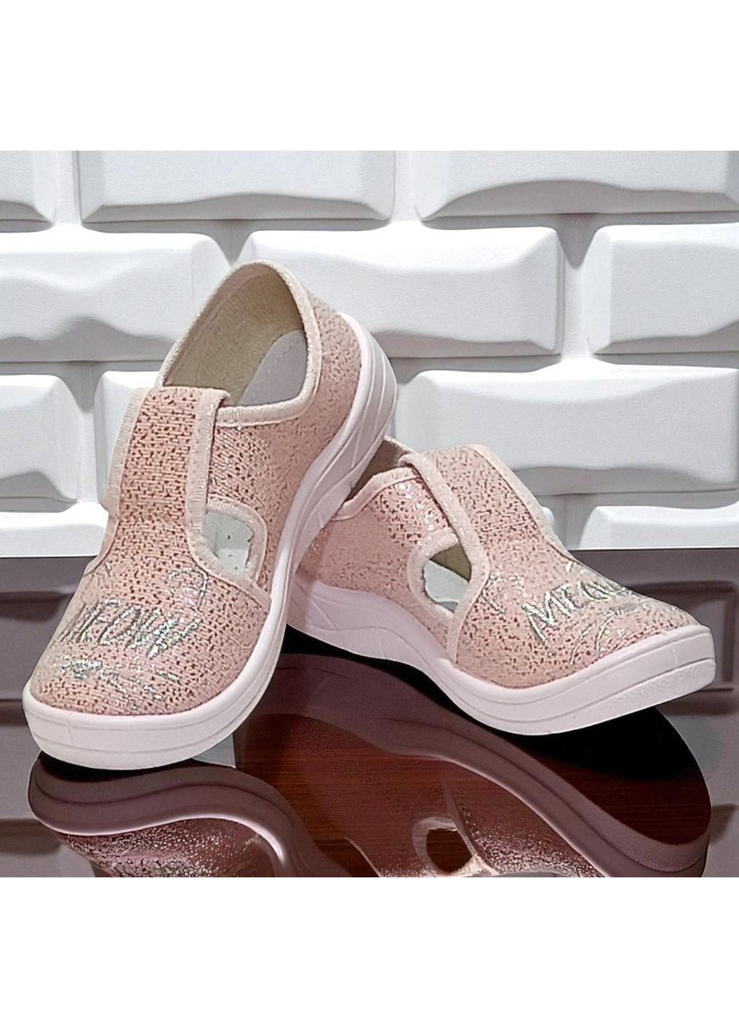 Розовые детские ортопедические для девочки сменная обувь в садик валди Waldi с вышивкой