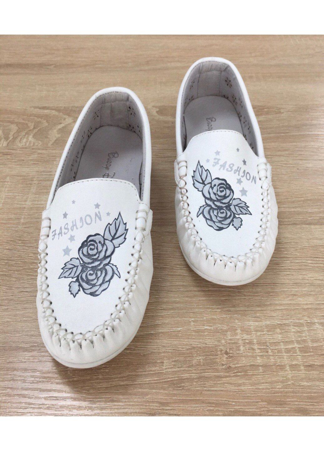 Белые стильные легкие туфли-макасины в белом цвете для девочек. Buddy Dog