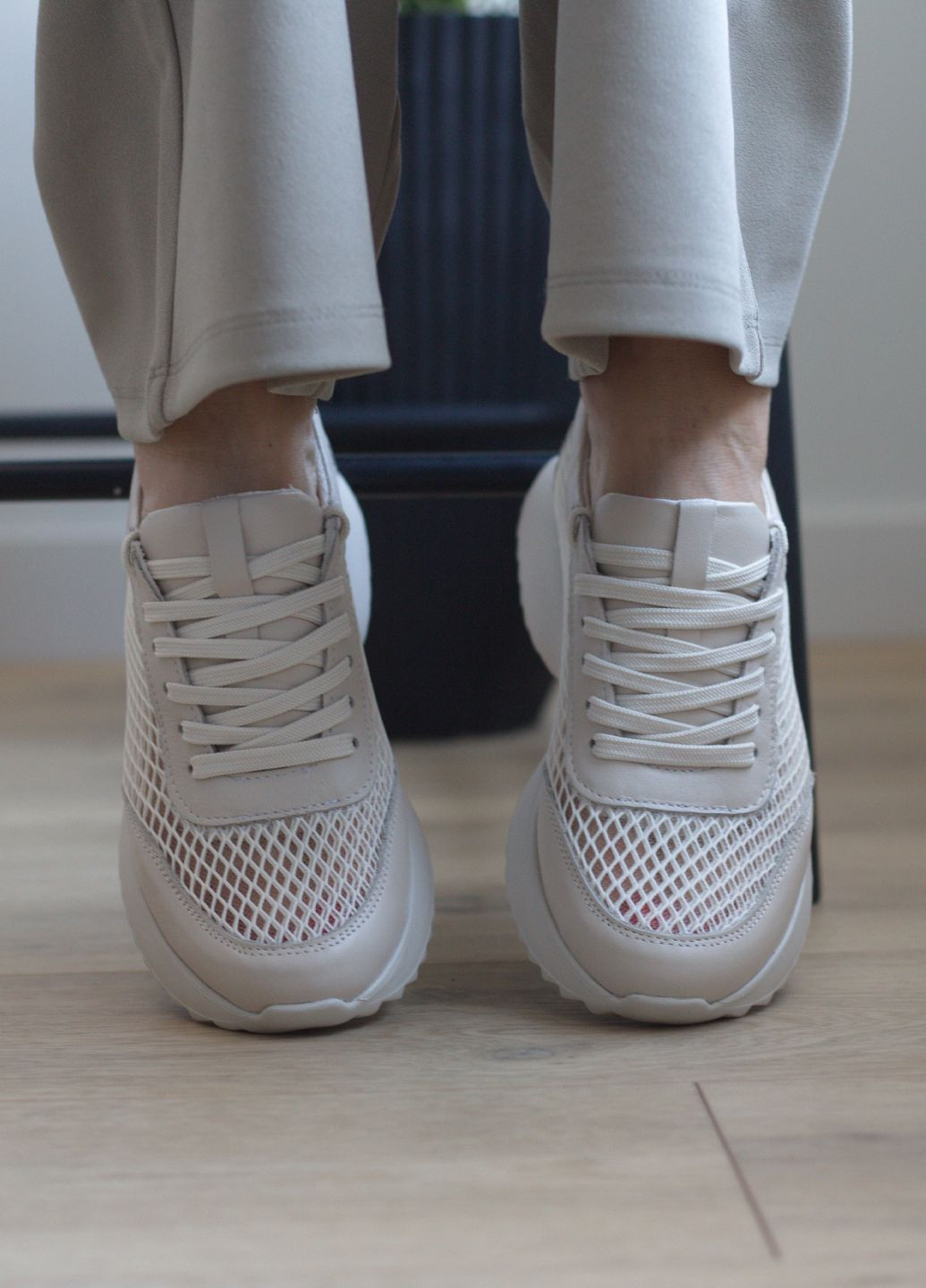 Кроссовки летние женские из натуральной кожи и сетки на очень легкой подошве и удобной колодке Zlett 3804 молочные лето (322463094)