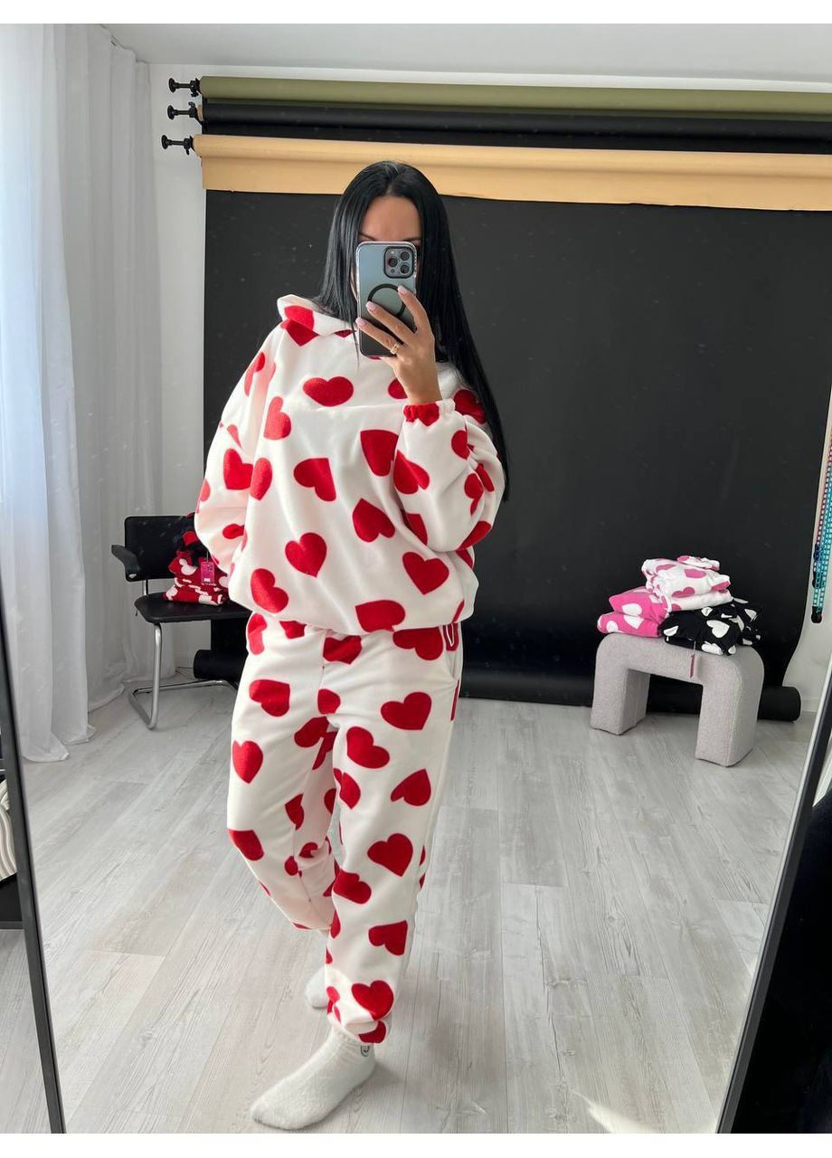 Белая очень теплая пижамка/ домашний костюм женский в сердечках No Brand