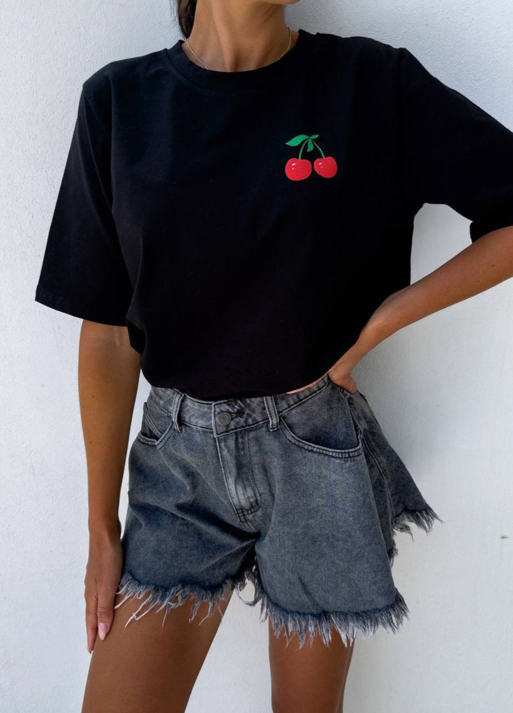 Базова повсякденна оверсайз футболка з накатом у вигляді вишні та рукавами до ліктя Україна - (328214219)