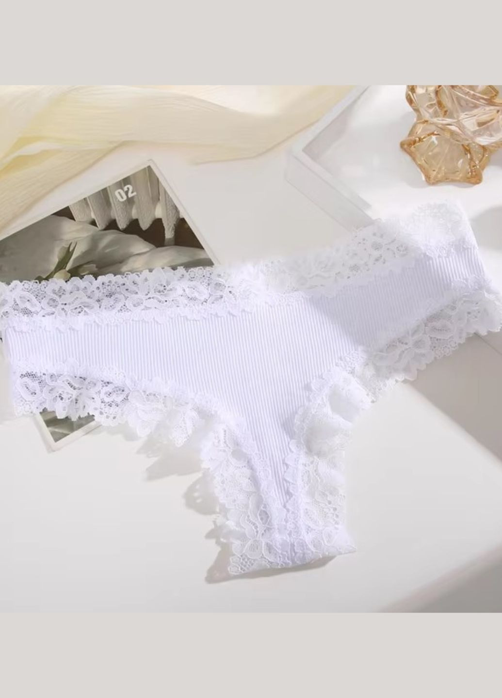 Жіночі бавовняні трусики бразиліани з мереживом Comfort Autumn (1388-42-01) Finetoo (302859461)