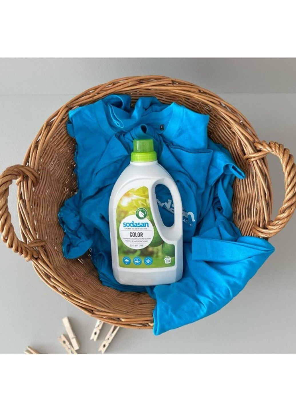 Органическое жидкое средство Color для стирки цветных и черных вещей со смягчителем воды 1,5 л Sodasan (298055883)