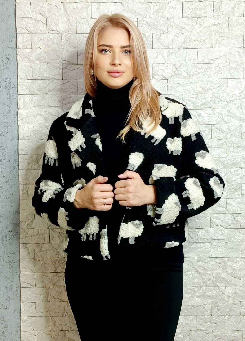 Черная демисезонная куртка Chiaretta