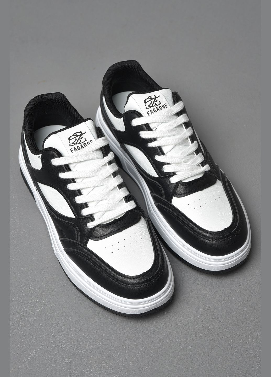 Чорно-білі Осінні кросівки чоловічі чорно-білого кольору на шнурівці Let's Shop