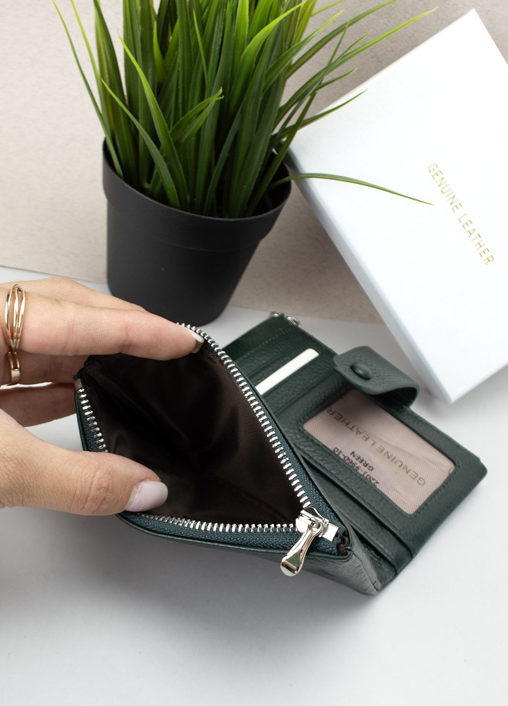 Кошелек женский кожаный Classic 2201-9960 темно-зеленый на кнопке Classica (295365757)