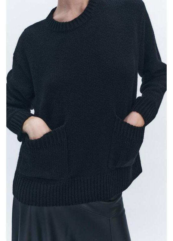 Черный демисезонный трикотажный свитер с карманами. Zara