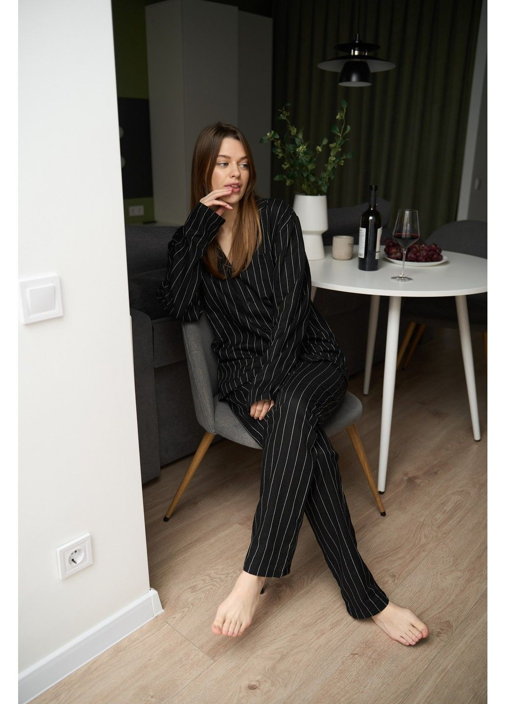 Чорна піжама жіноча у смужку льон linen strip чорна сорочка + брюки Handy Wear