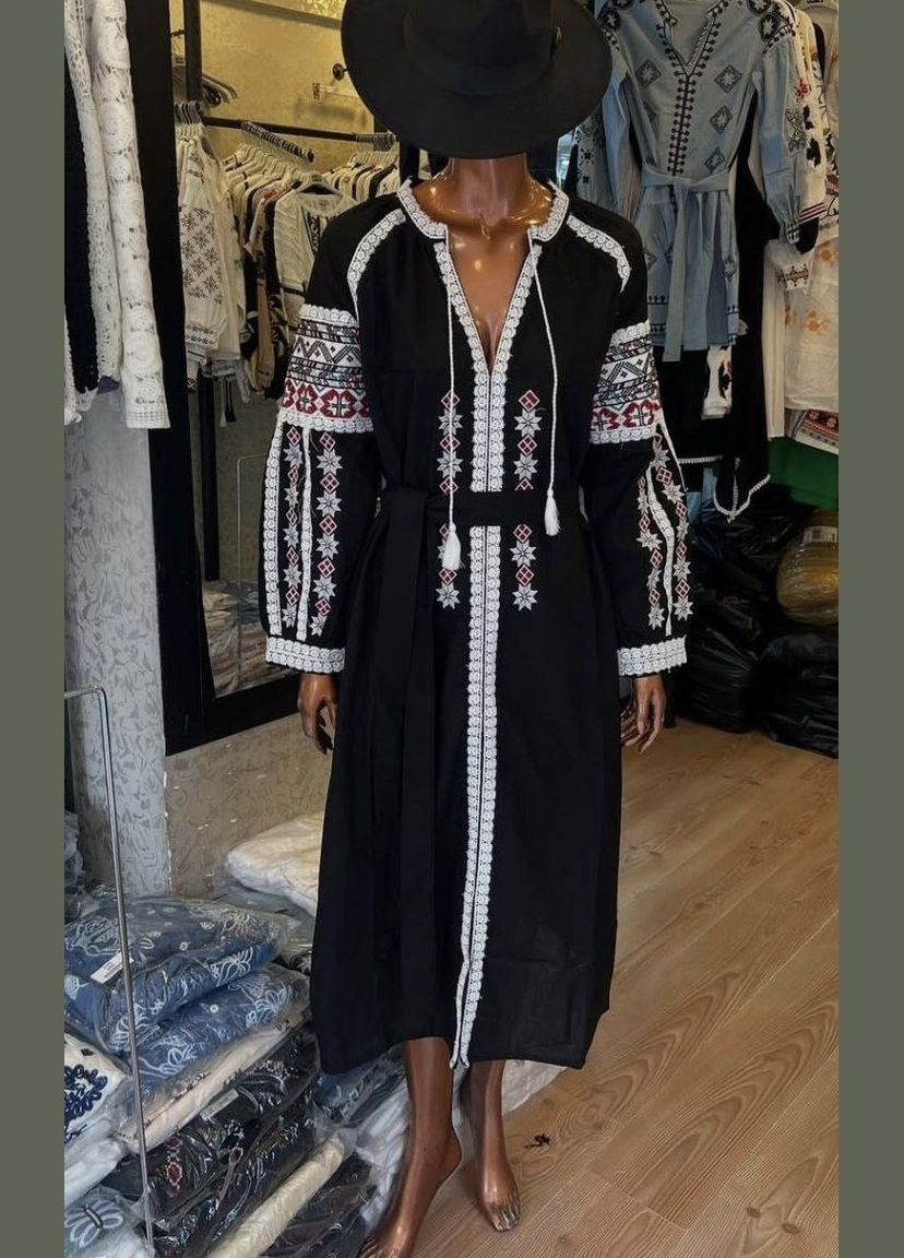 Черный зимний женское вышитое платье соломия черное ESQ 7009