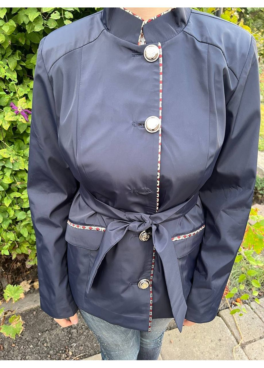 Темно-синий женский темно-синий двубортный приталенный женский жакет-пиджак с подкладкой с поясом с пуговицами с карманами с воротником-стойкой No Brand однотонный - демисезонный