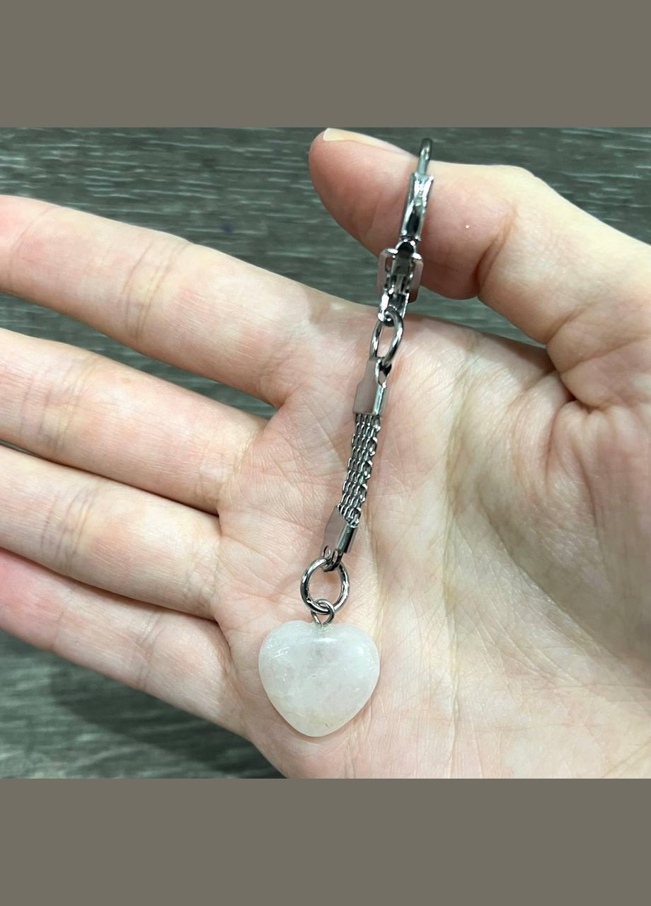 Кулон с натуральным камнем кварц в форме мини сердечка на брелке в подарочной коробочке No Brand (331291738)