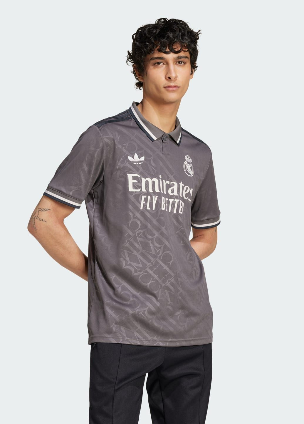 Коричневый демисезонный спортивный лонгслив adidas с логотипом