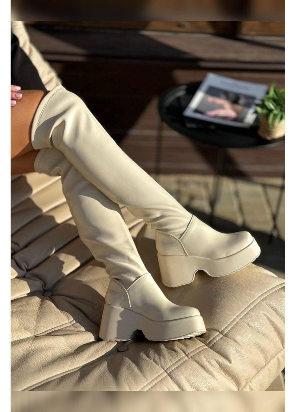Бежевые осенние женские ботфорты демисезонные бежевые на танкетке платформе Veagia