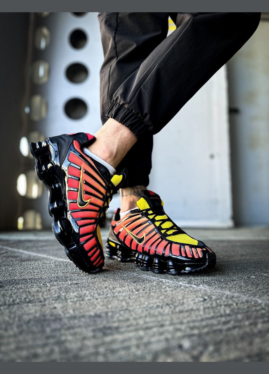 Оранжевые всесезонные кроссовки мужские и женские nike shox tl black orange tiger | найк шокс тл черные оранжевые No Brand