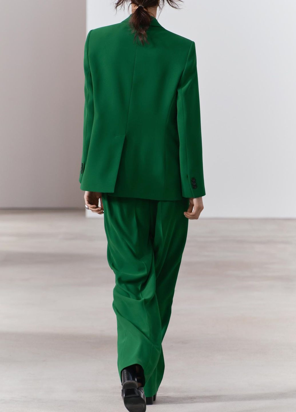 Зеленый женский жакет Zara однотонный - демисезонный