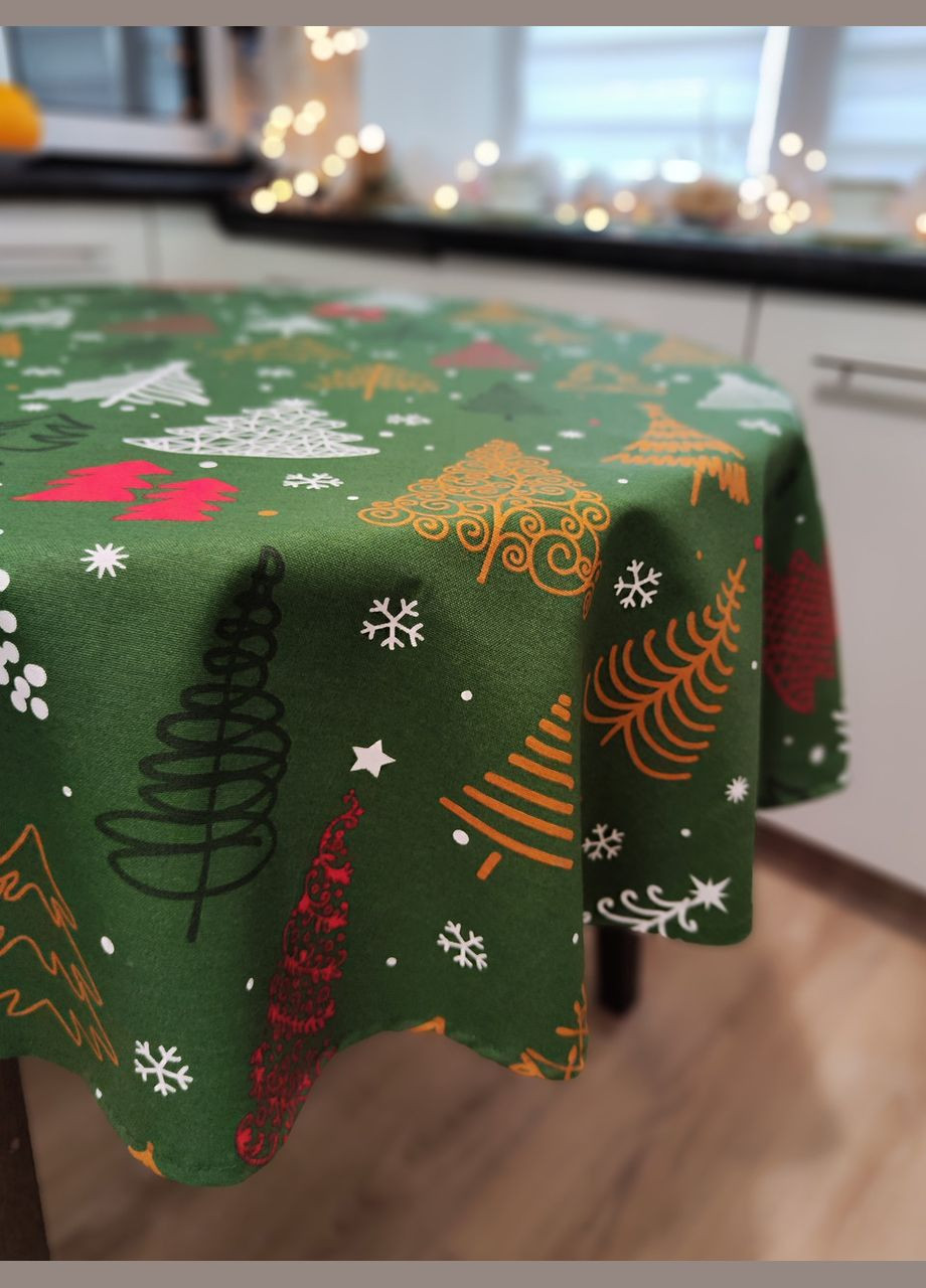 Новогодняя водоотталкивающая зеленая cкатерть на круглый стол с тефлоновым покрытием Новогодняя елка 140см Maystat (307060877)