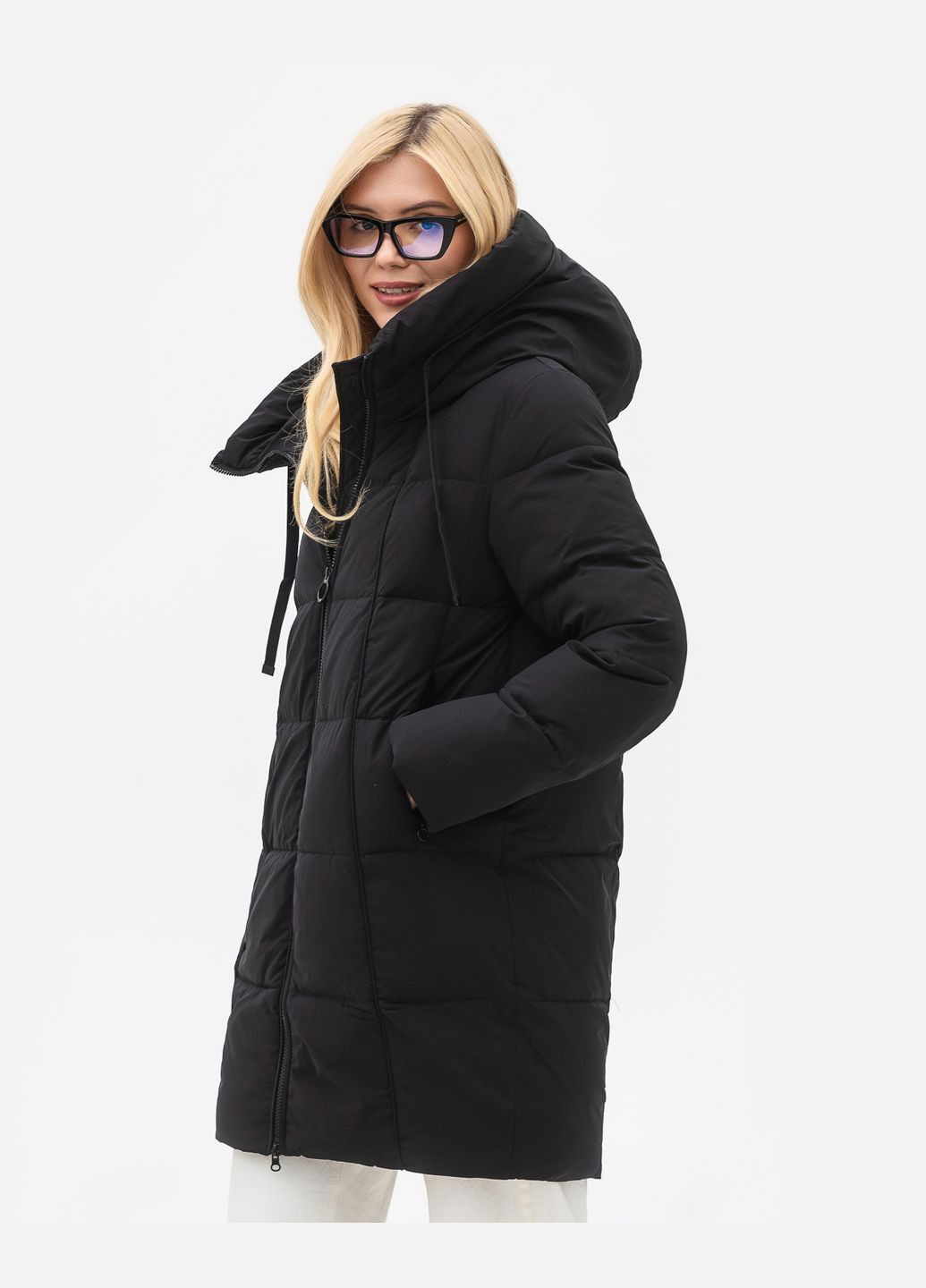 Черная зимняя куртка с капюшоном модель Towmy 3354