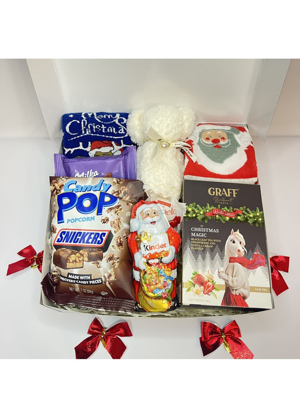 Новорічний подарунковий набір із теплими шкарпетками, чаєм та солодощами No Brand (371813263)