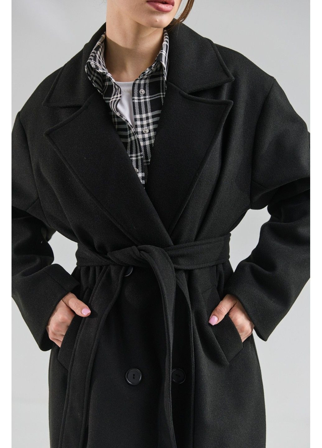 Черная демисезонная пальто спущенный черный рукав Bessa