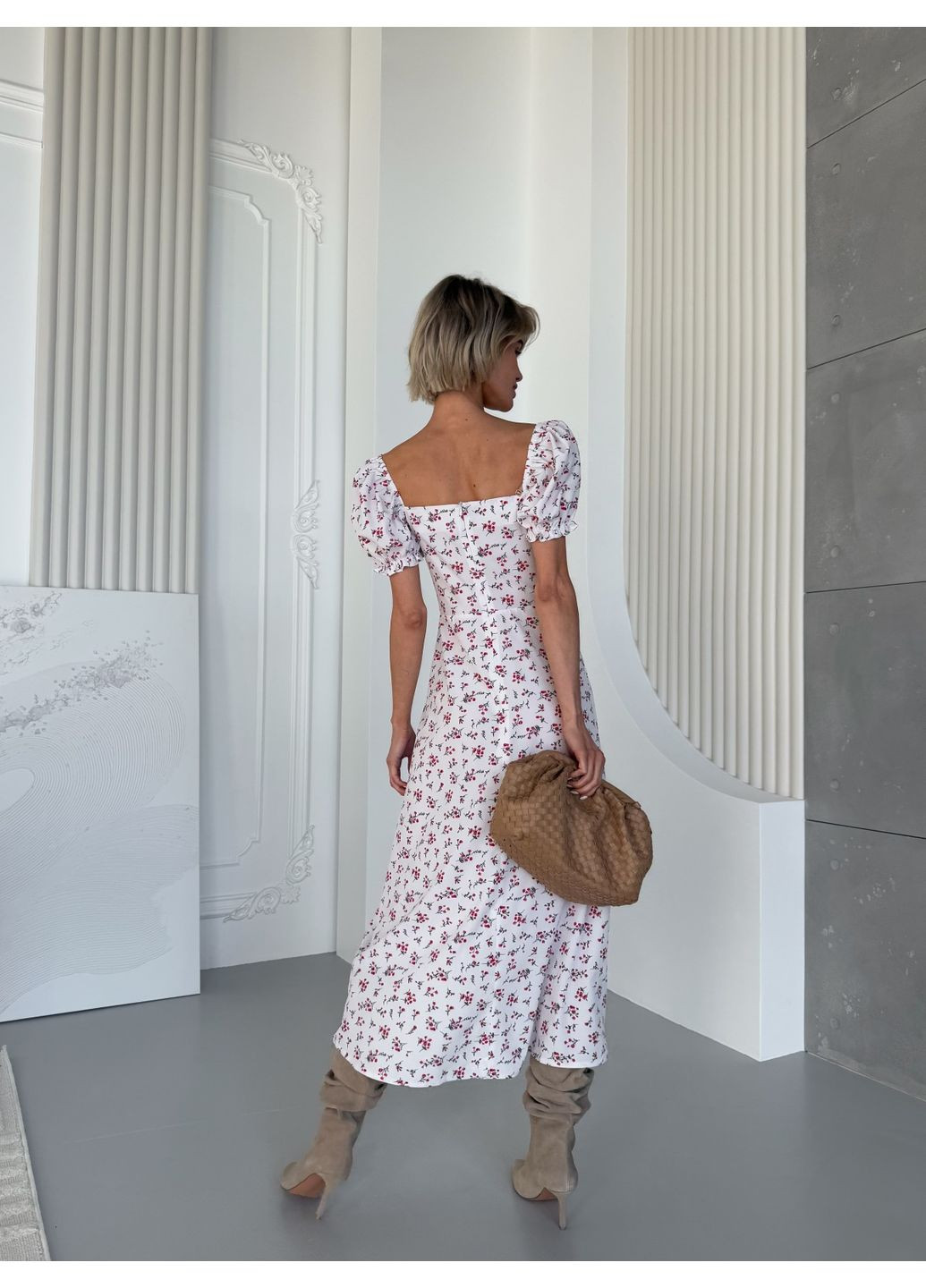 Молочное кэжуал платье Larionoff с цветочным принтом