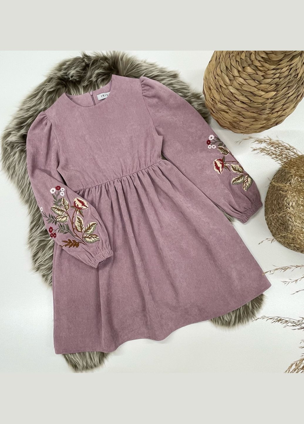 Розовое нарядное платье Україна (316048310)