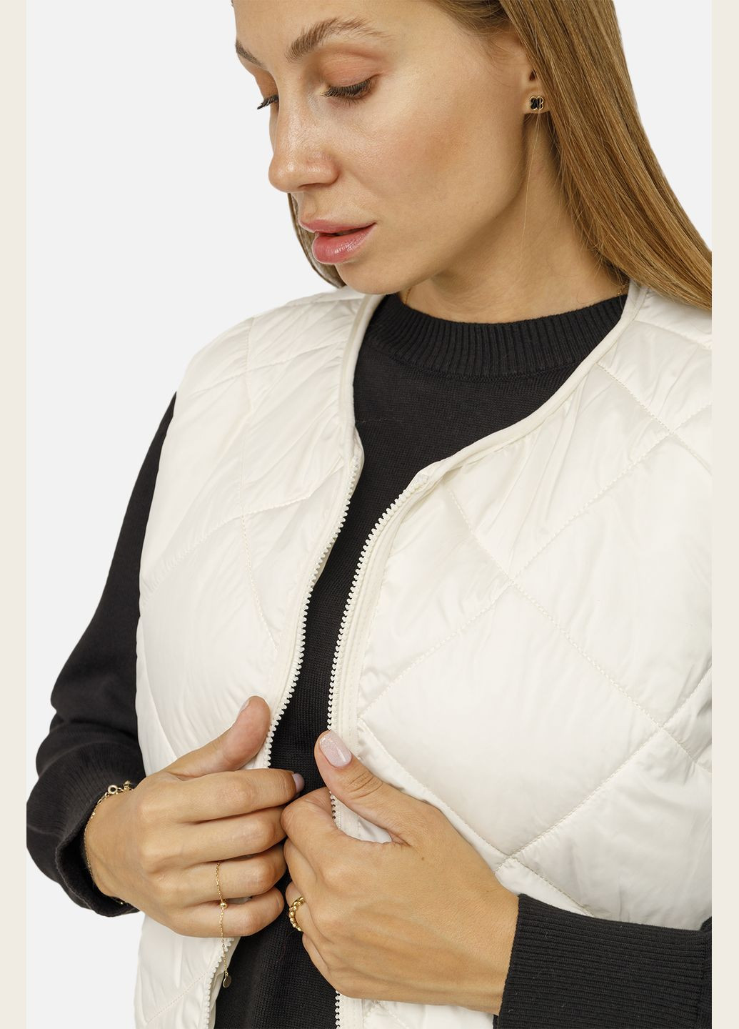 Жіночий утеплений жилет колір молочний ЦБ-00258983 Yuki (306713209)