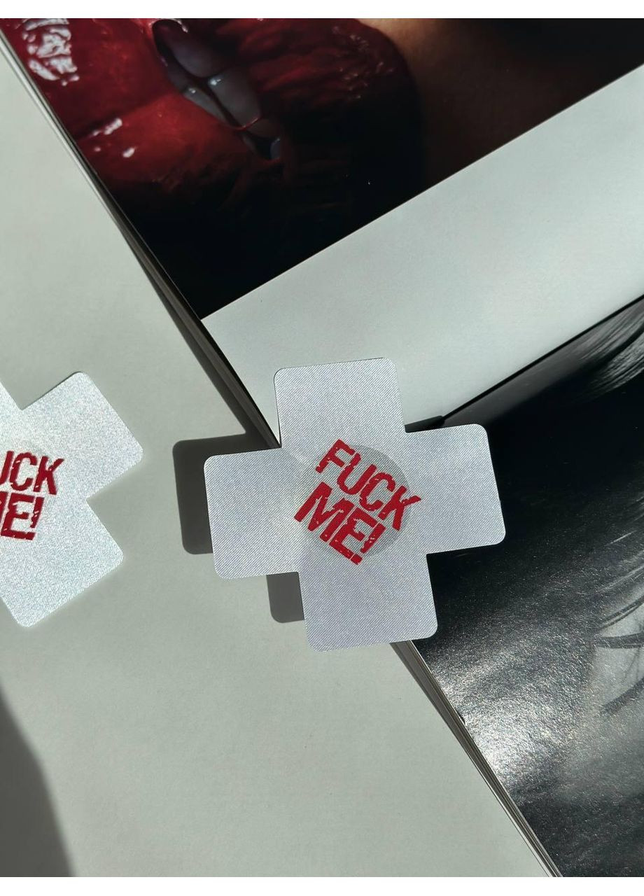 Стікіні у формі хрестика з написом біле. Наліпки на груди біле стікіні з червоним принтом No Brand (370975612)