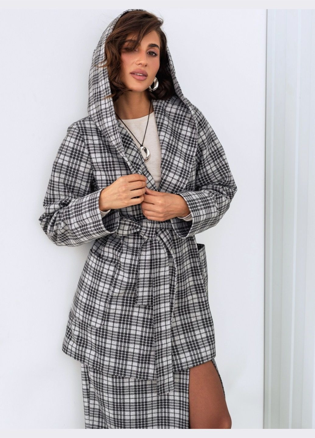 Черное демисезонное демисезонное пальто в чёрно-серую клетку Dressa