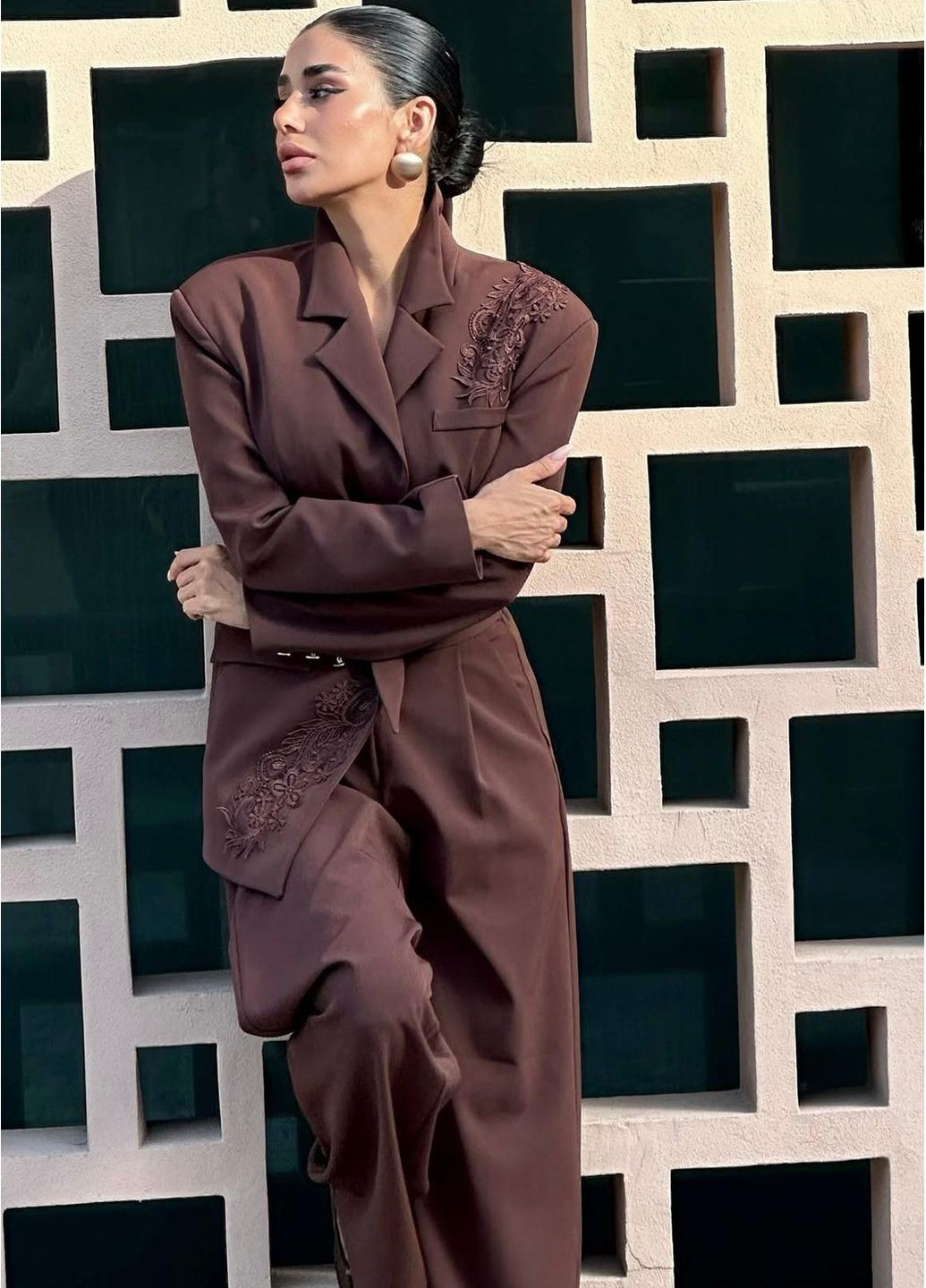 Костюм брючный ассиметричный женский в коричневом цвете. Fashion (359403310)