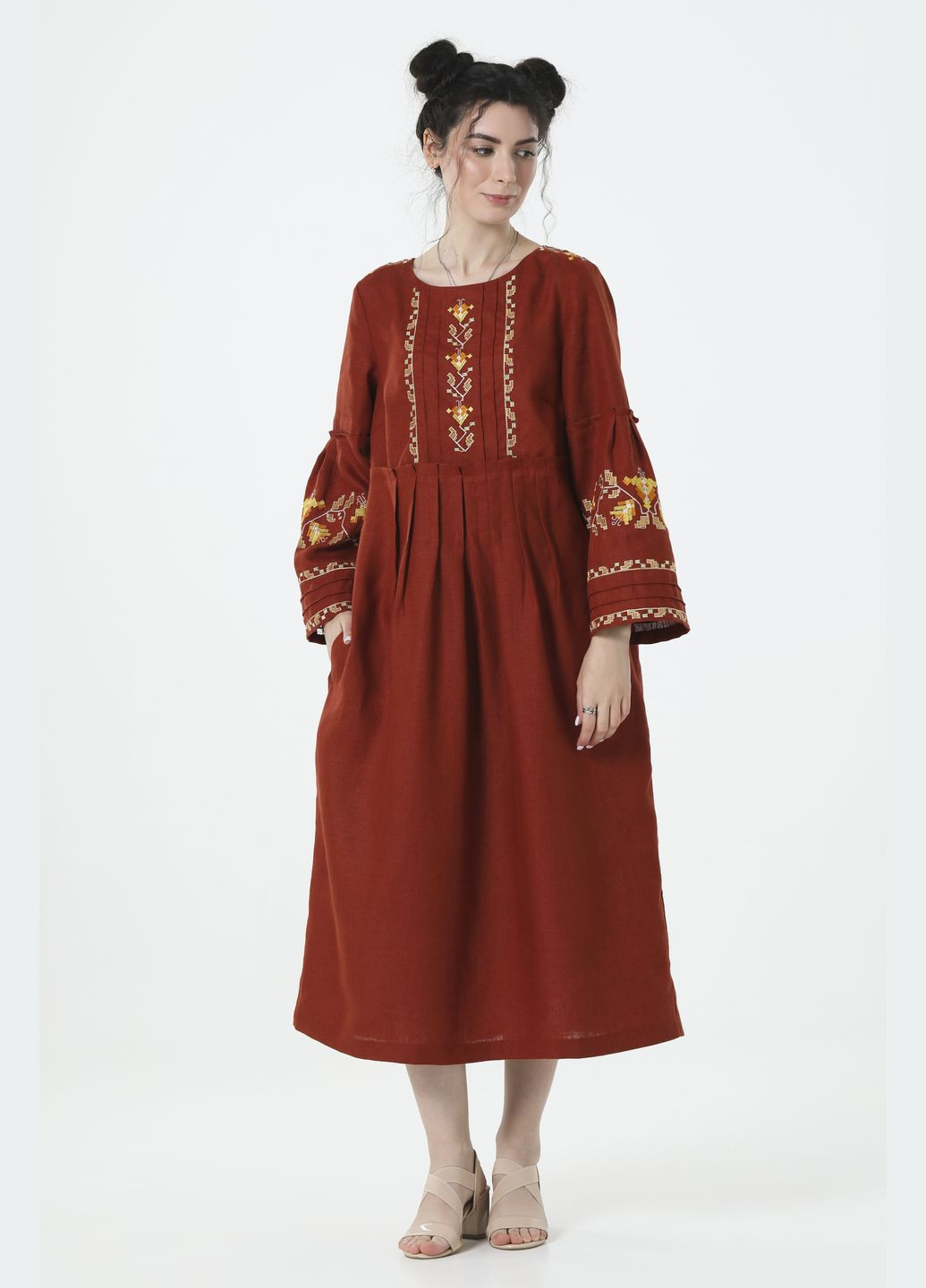 Коричнева довга вільна жіноча сукня-вишиванка з льону з рослинним орнаментом світлозара., р., код 0469/54/0779 ГАЛЕРЕЯ ЛЬОНУ
