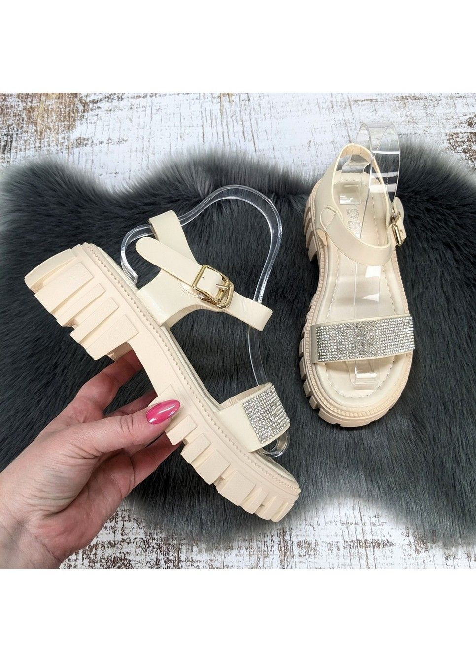 Бежевые босоножки женские FDEK с ремешком