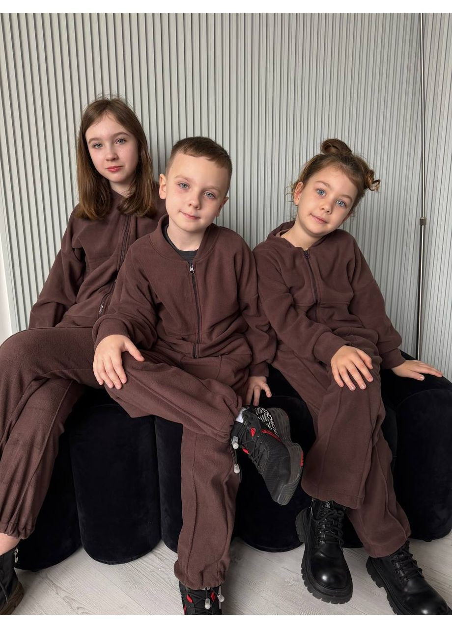 Коричневый демисезонный флисовый костюм с брюками и свитером. брючный Adelante