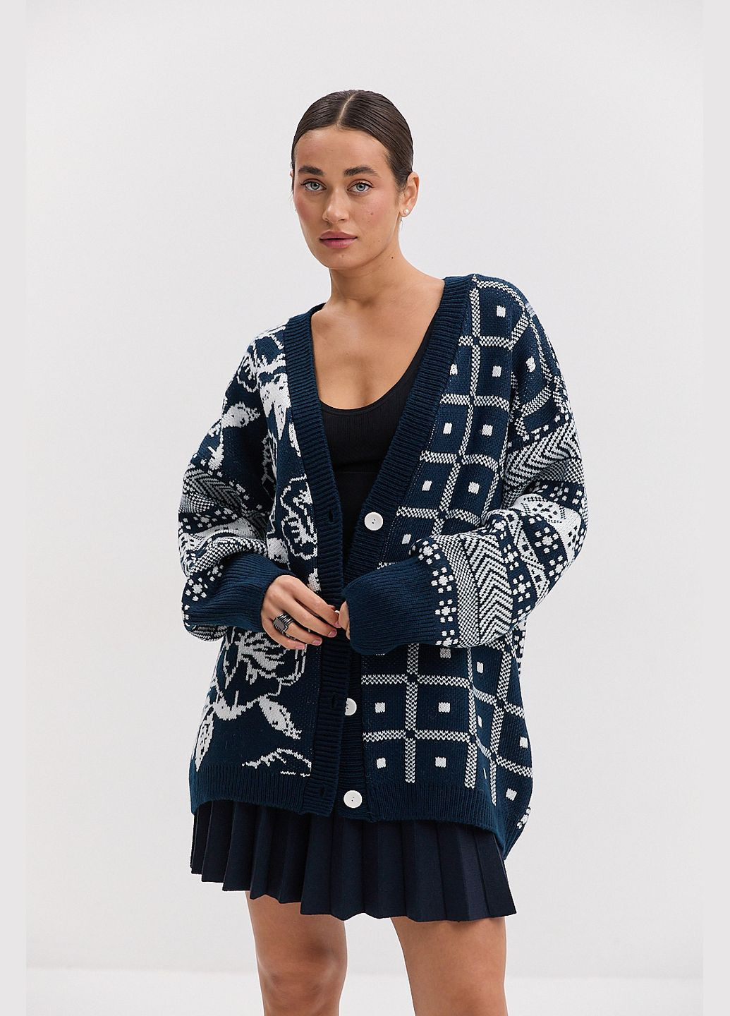 Жіночий в'язаний кардиган вишневий оверсайз з квітковими і геометричними візерунками Arjen (317233841)