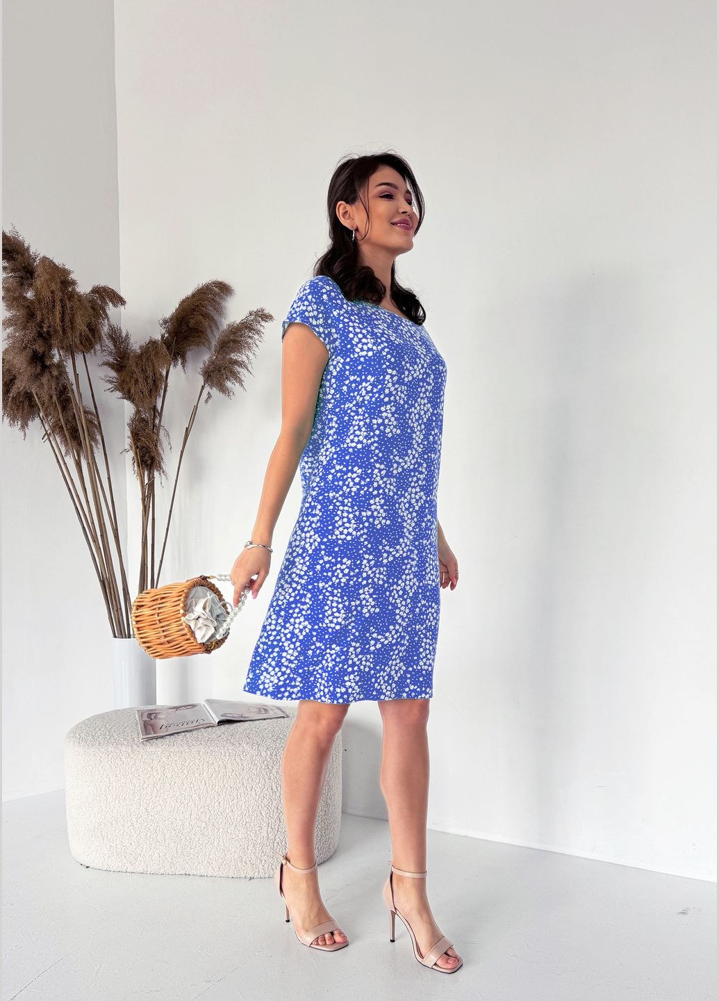 Голубое коктейльное, повседневный, кэжуал, джинсовое необычайно стильное и комфортное летнее платье из штапеля с принтом зебра платье-футболка INNOE с цветочным принтом