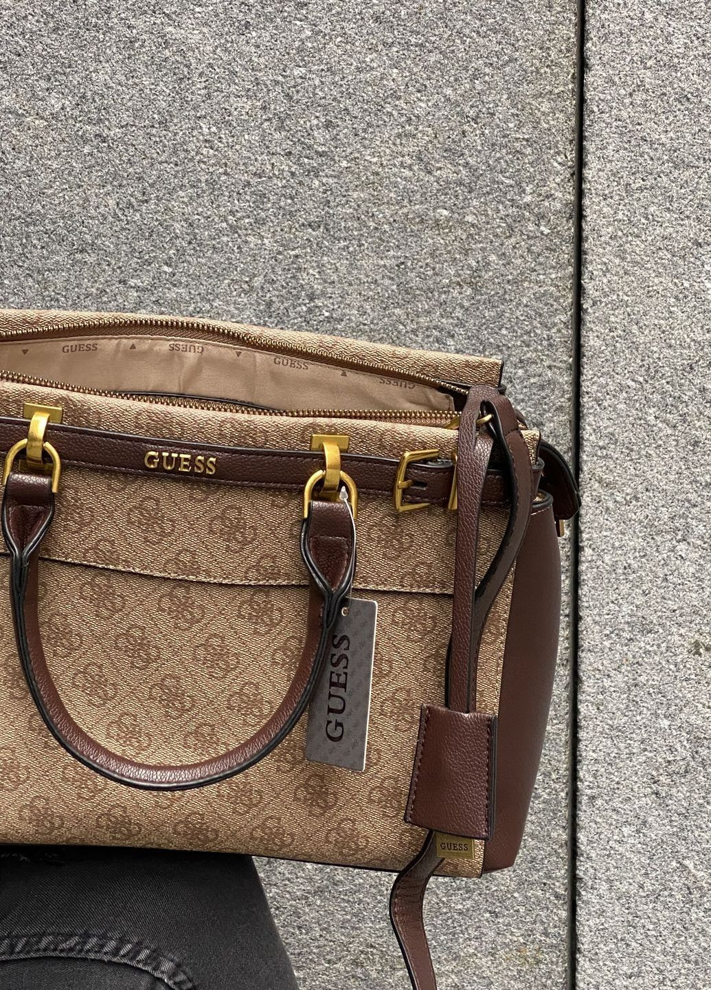 Жіноча сумка з двома ручками GUESS бежева No Brand (322111384)