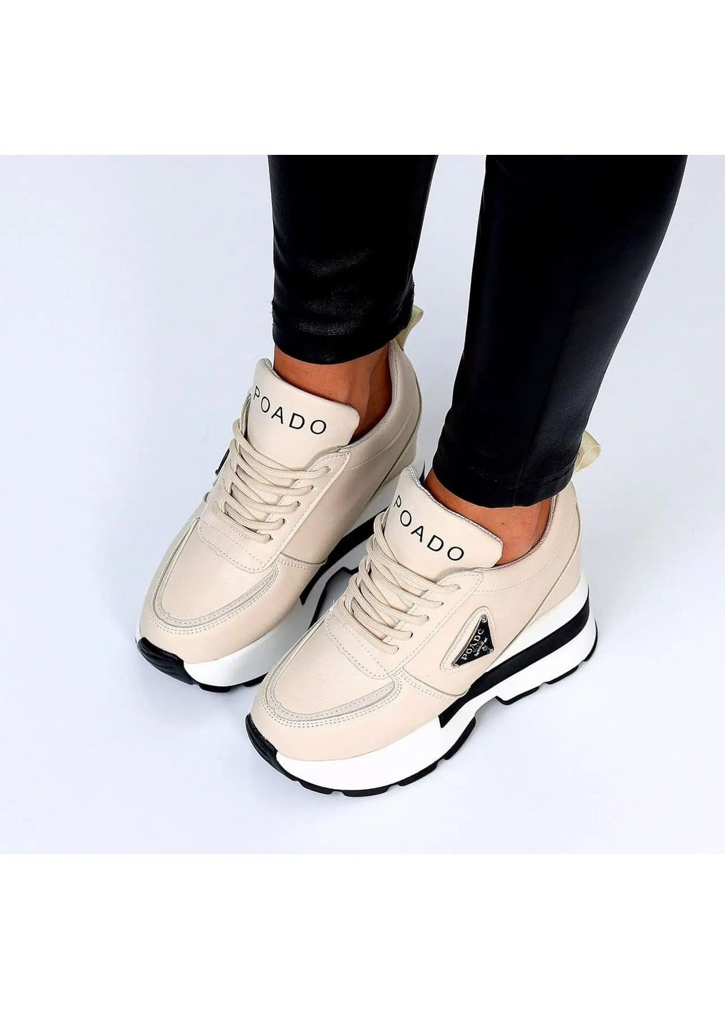 Женские спортивные сникерсы на танкетке бежевого цвета со шнуровкой ADA Снікерси бежевые лето (351468526)