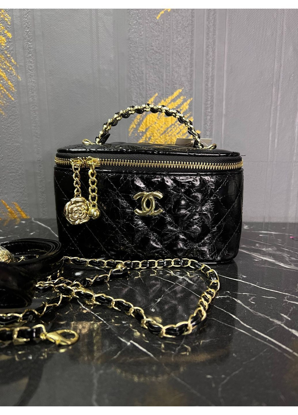 Женская сумка трендовая бочонок лаковый No Brand (369136129)