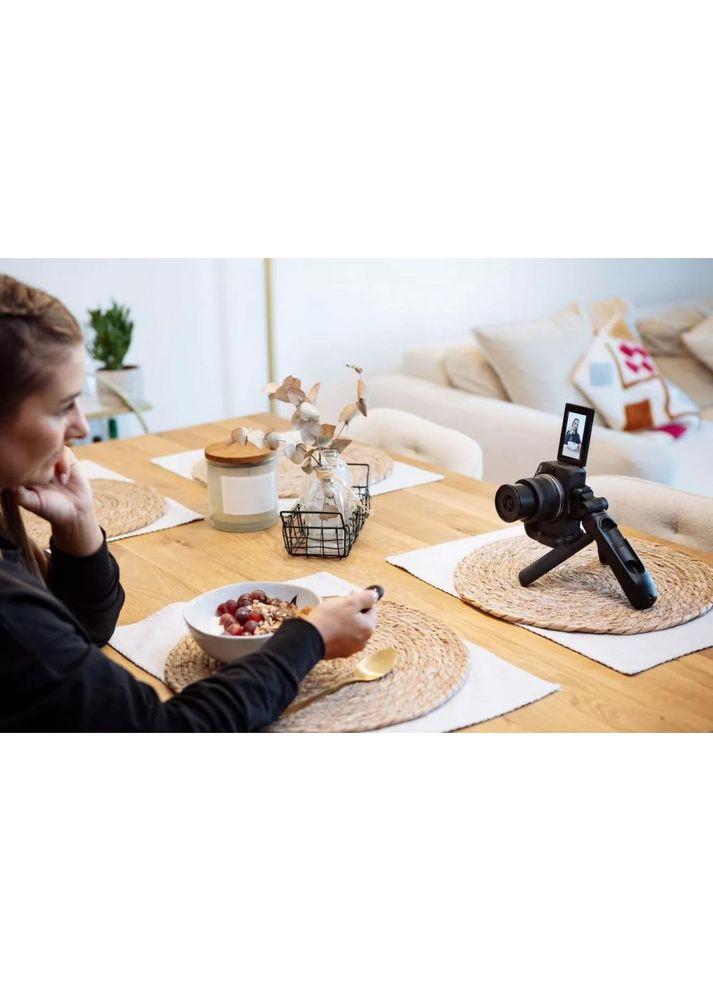 Беззеркальный фотоаппарат kit RF-S 18-45mm IS STM Black (5811C033) Canon EOS R50 (316631429)